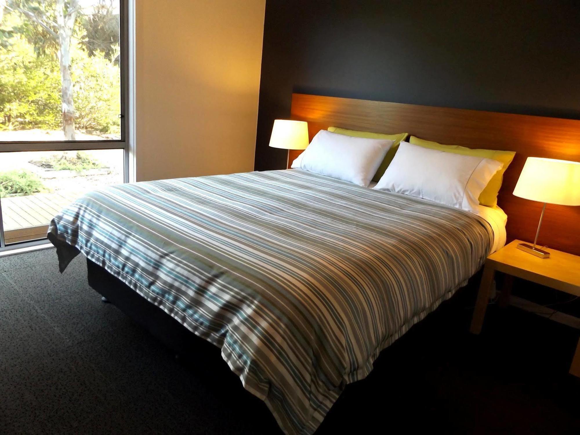 הוילה מנינגי Coorong Waterfront Retreat מראה חיצוני תמונה
